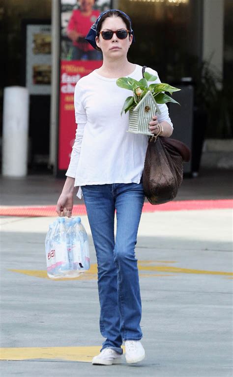 lara flynn boyle boobs|Lara Flynn Boyle Looks Slightly More Like Her Former Self in。